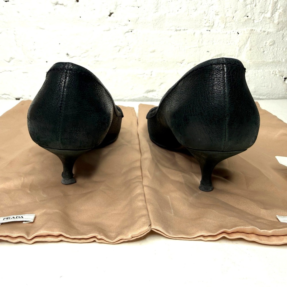 Prada Black Pebbled Leather Pointed Toe Buckle Kitten Heel Pumps 38.5 Italy - Picture 5 of 10